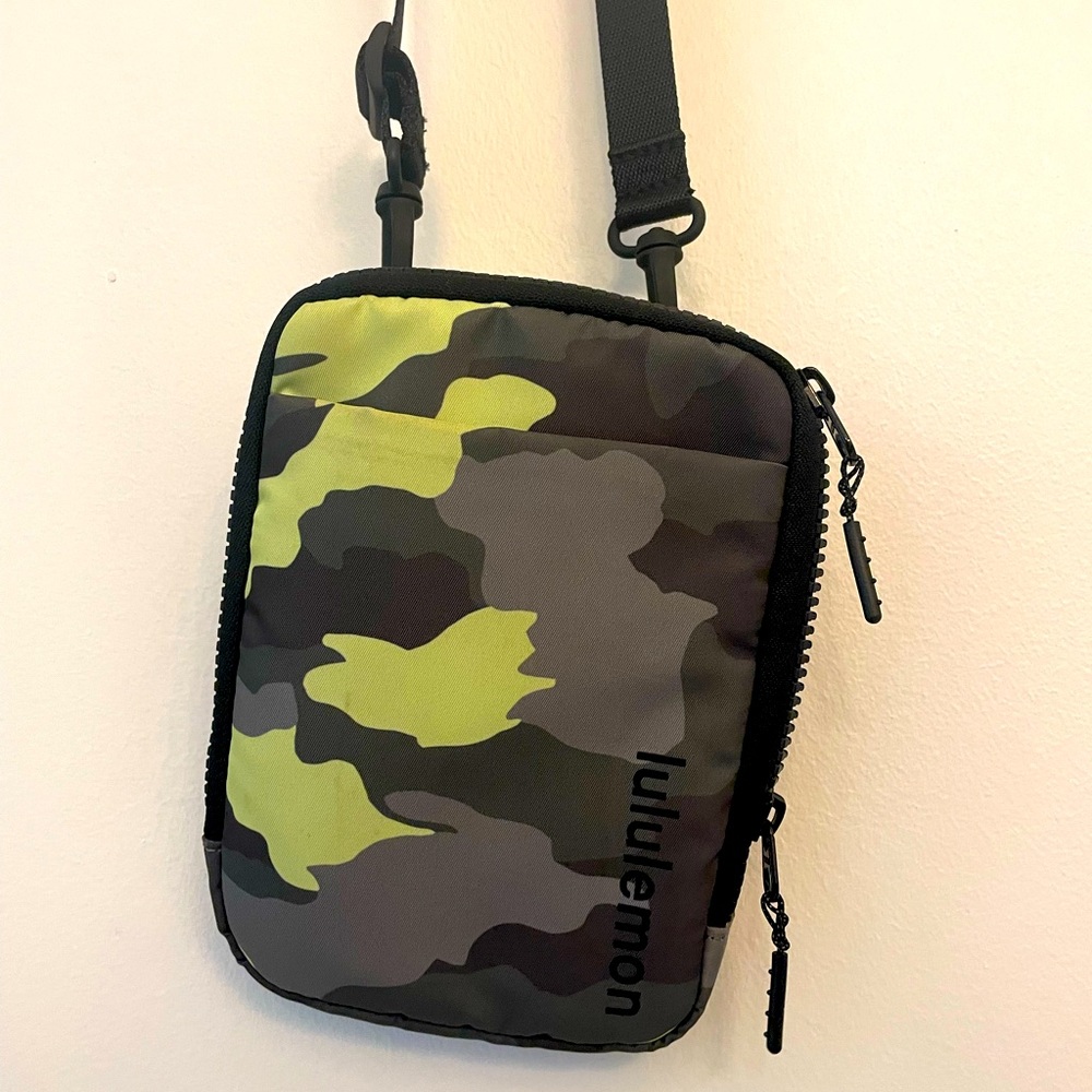 Lululemon Easy Access Crossbody Bag / Camouflage